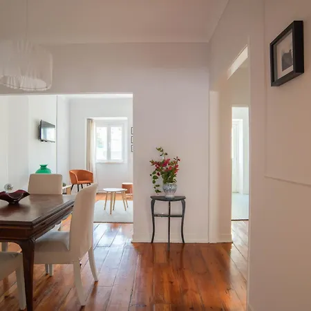 Sunny 3-bedroom Sao Bento 리스본