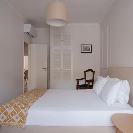 Sunny 3-bedroom Sao Bento Apartman Lisboa