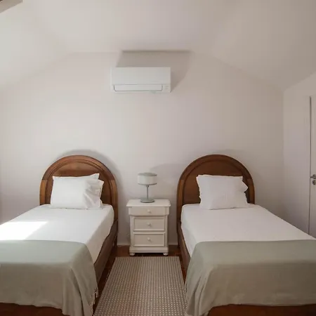 Sunny 3-bedroom Sao Bento Daire Lisboa