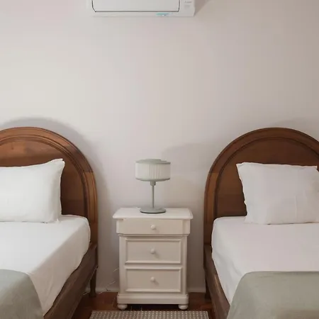 Sunny 3-bedroom Sao Bento ליסבון