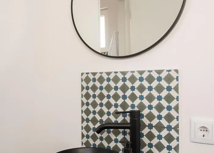 Sunny 3-bedroom Sao Bento Apartment Lissabon