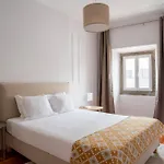 Sunny 3-bedroom Sao Bento * Lisboa