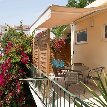 Sunny 3-bedroom Sao Bento Lisbon