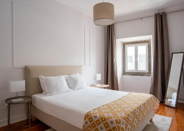 Sunny 3-bedroom Sao Bento * Lisbon