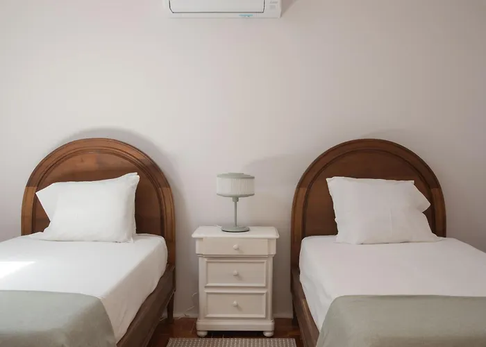 Sunny 3-bedroom Sao Bento Lisbon
