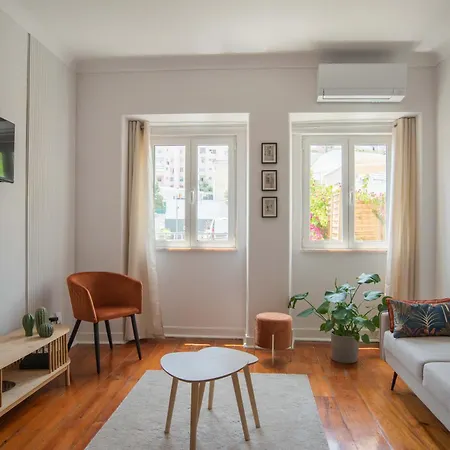 Sunny 3-bedroom Sao Bento Lizbona